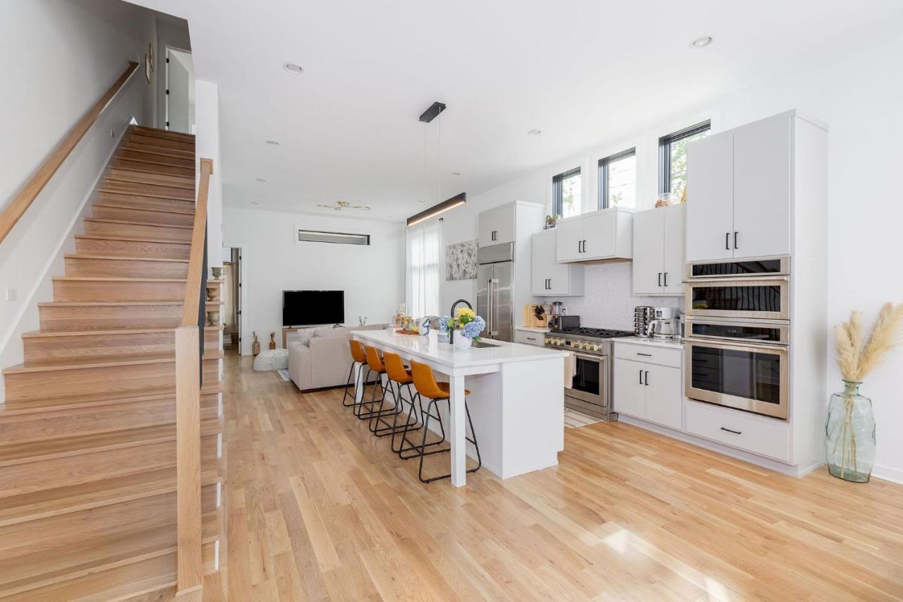 Extra Spacious 4 Bed / 4.5 Bath Music Row Casa de Férias *