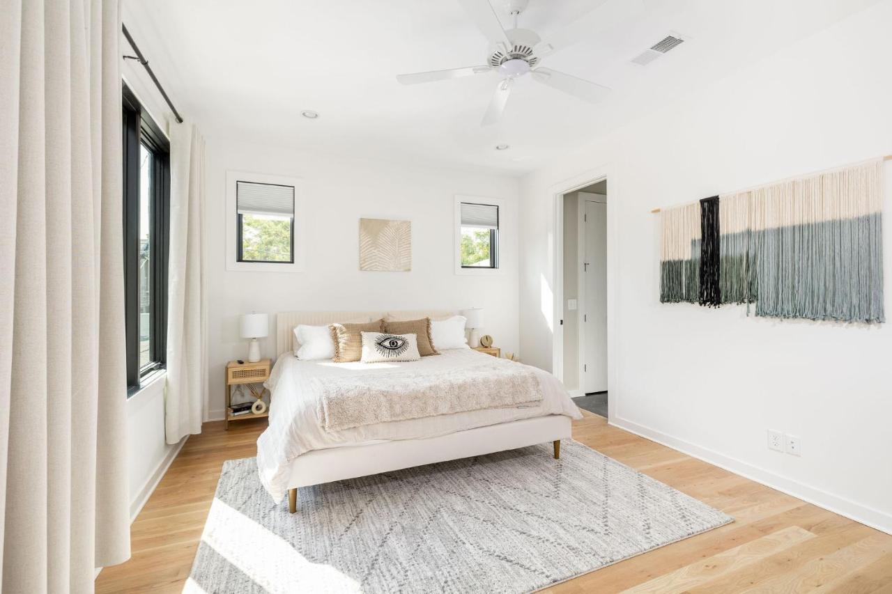 Extra Spacious 4 Bed / 4.5 Bath Music Row Casa de Férias