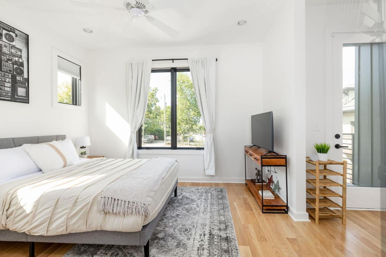 Extra Spacious 4 Bed / 4.5 Bath Music Row Ferienhaus