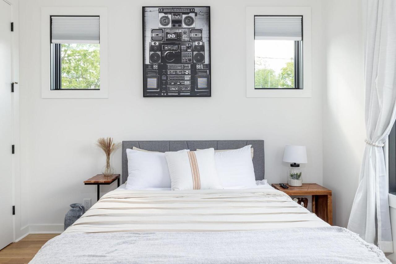 Extra Spacious 4 Bed / 4.5 Bath Music Row Ferienhaus