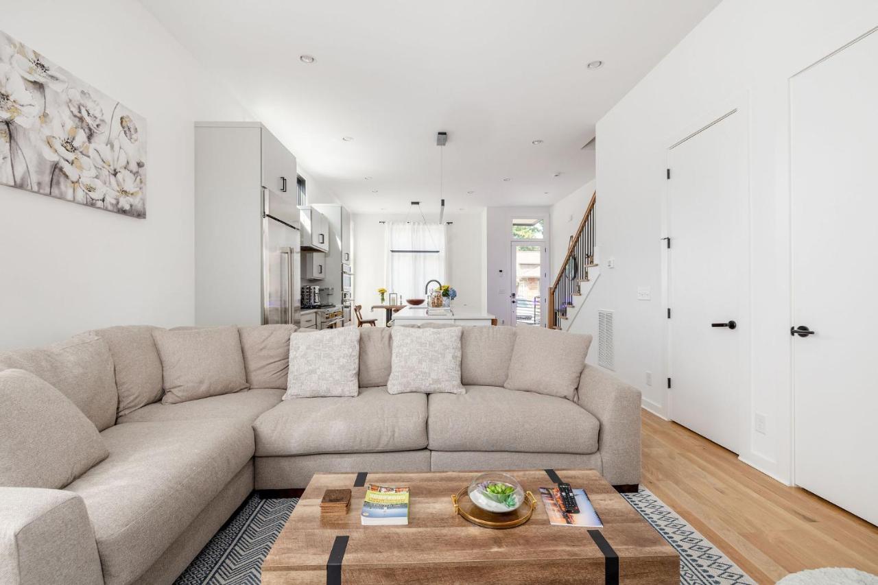 Extra Spacious 4 Bed / 4.5 Bath Music Row Ferienhaus *