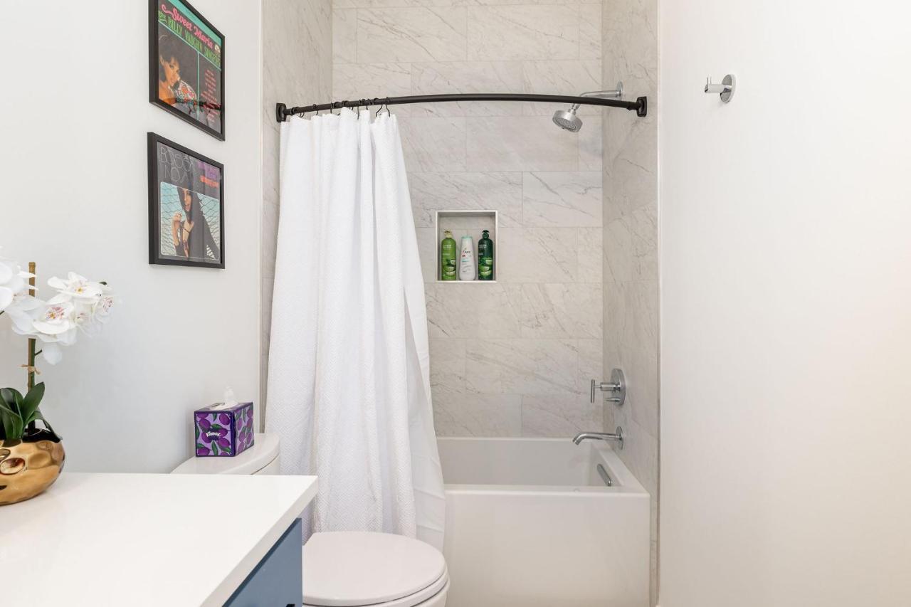 Extra Spacious 4 Bed / 4.5 Bath Music Row Ferienhaus *