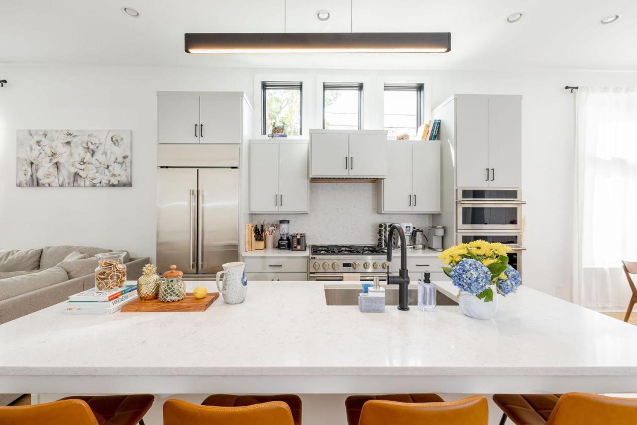 Extra Spacious 4 Bed / 4.5 Bath Music Row Ferienhaus