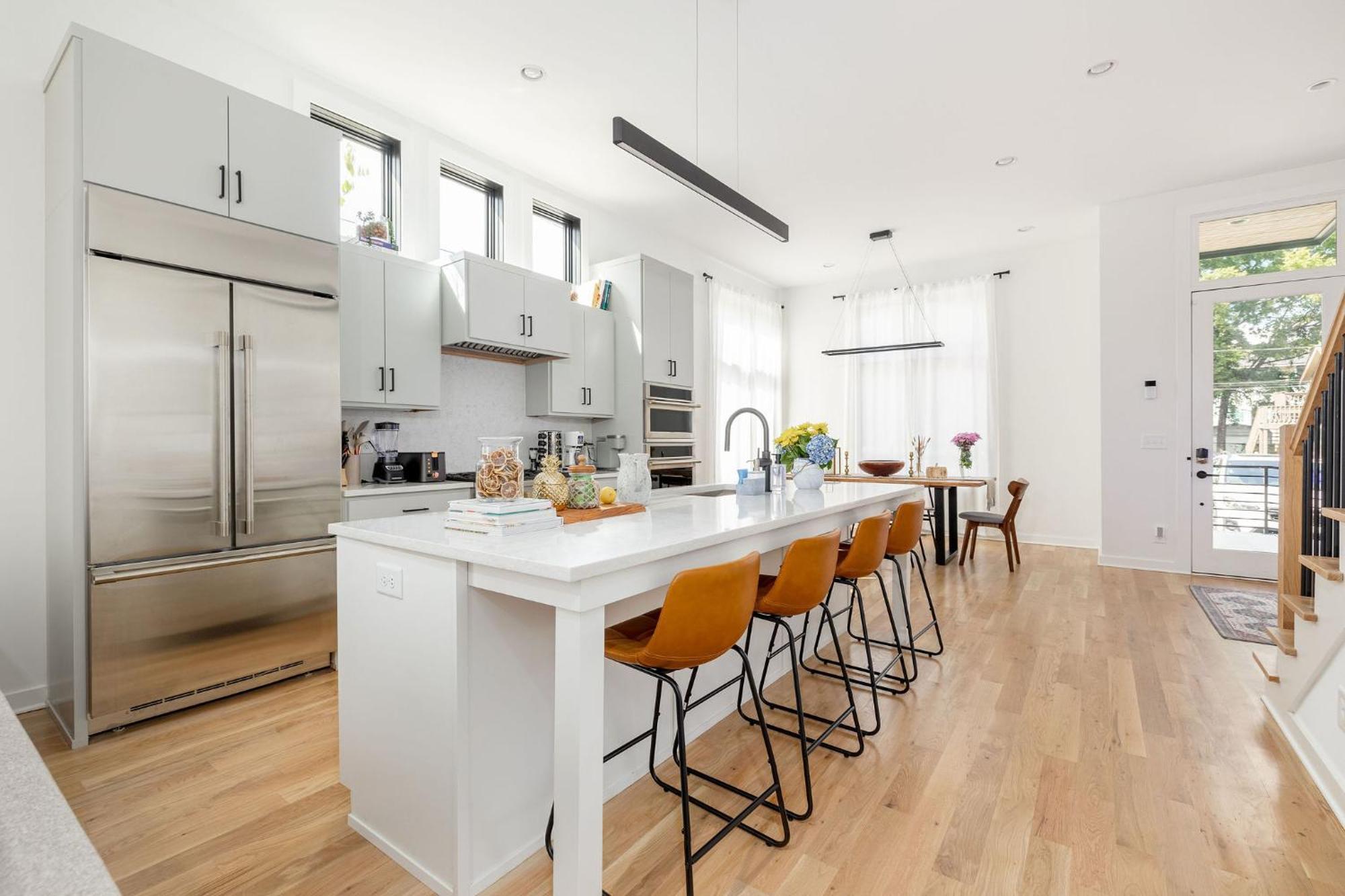 Extra Spacious 4 Bed / 4.5 Bath Music Row Ferienhaus *